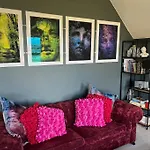 Beautiful 2 Bed Apartment In Bath - Free Onsite Parking