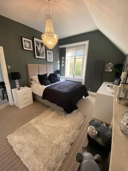 Beautiful 2 Bed In - Free Onsite Parking *