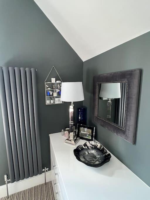 Beautiful 2 Bed In - Free Onsite Parking Apartment