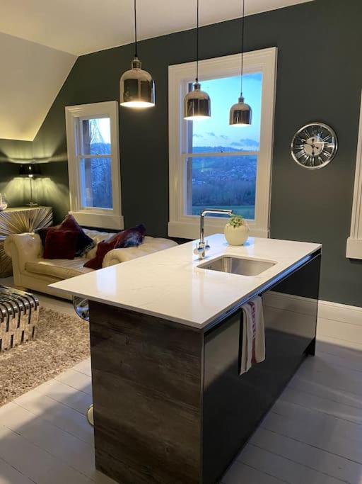 Beautiful 2 Bed In - Free Onsite Parking Bath