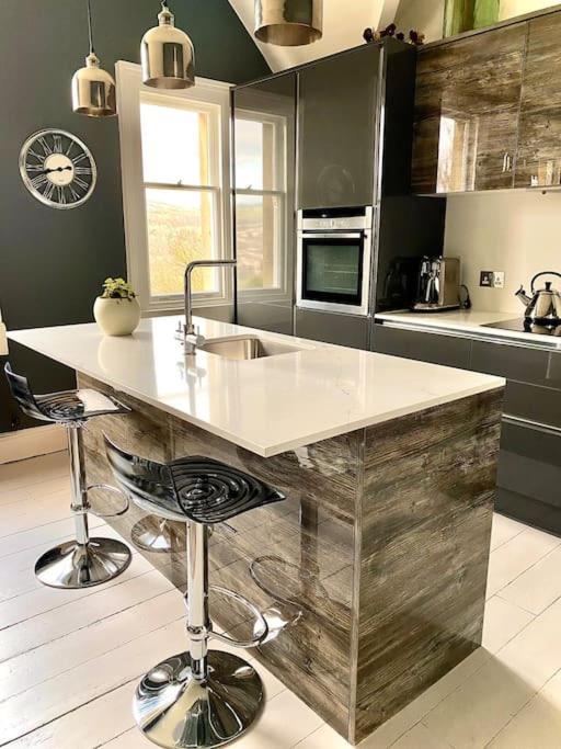 Beautiful 2 Bed In - Free Onsite Parking Bath