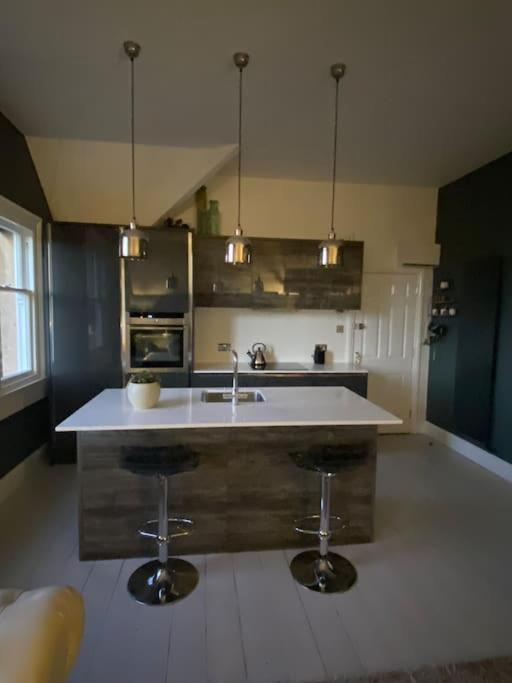 Beautiful 2 Bed In - Free Onsite Parking Bath