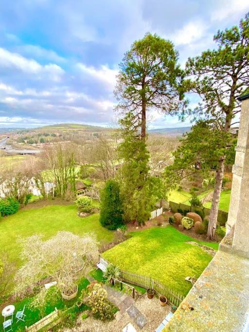 Beautiful 2 Bed In - Free Onsite Parking *
